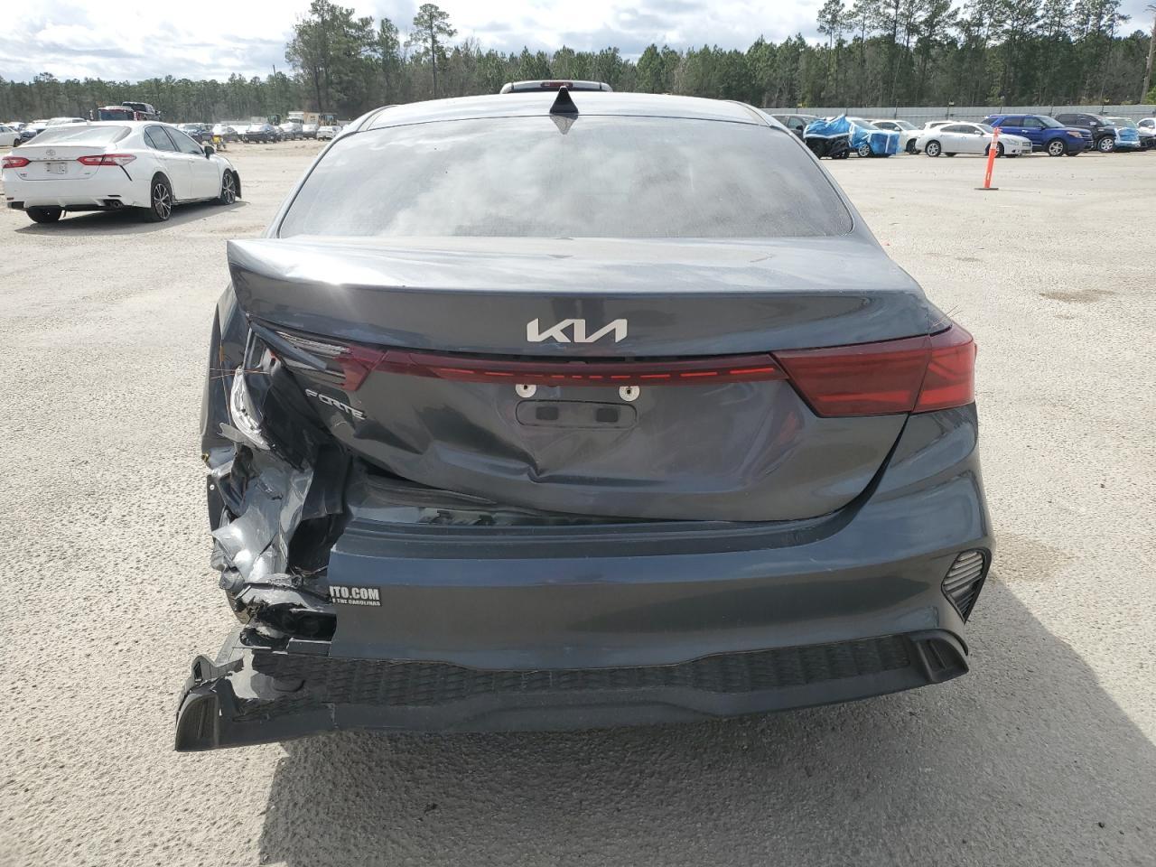 2022 Kia Forte Fe - Image 6