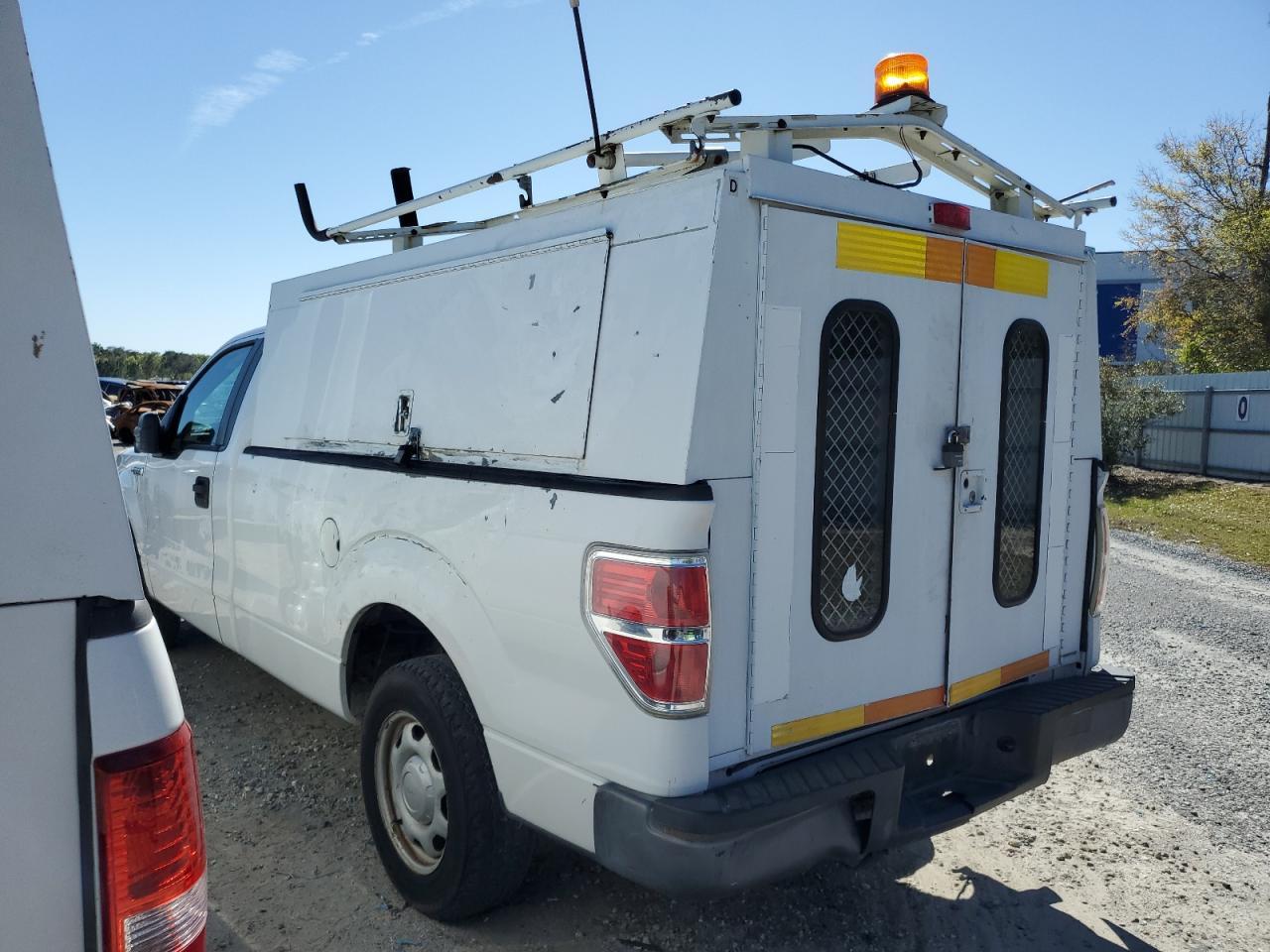 2010 Ford F150 - Фото 2