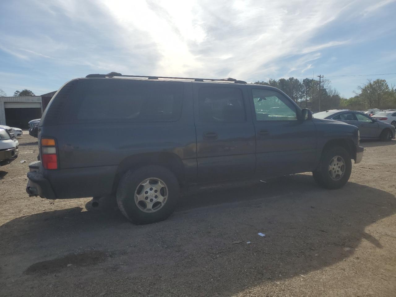 2006 Chevrolet Suburban C1500 - Image 3