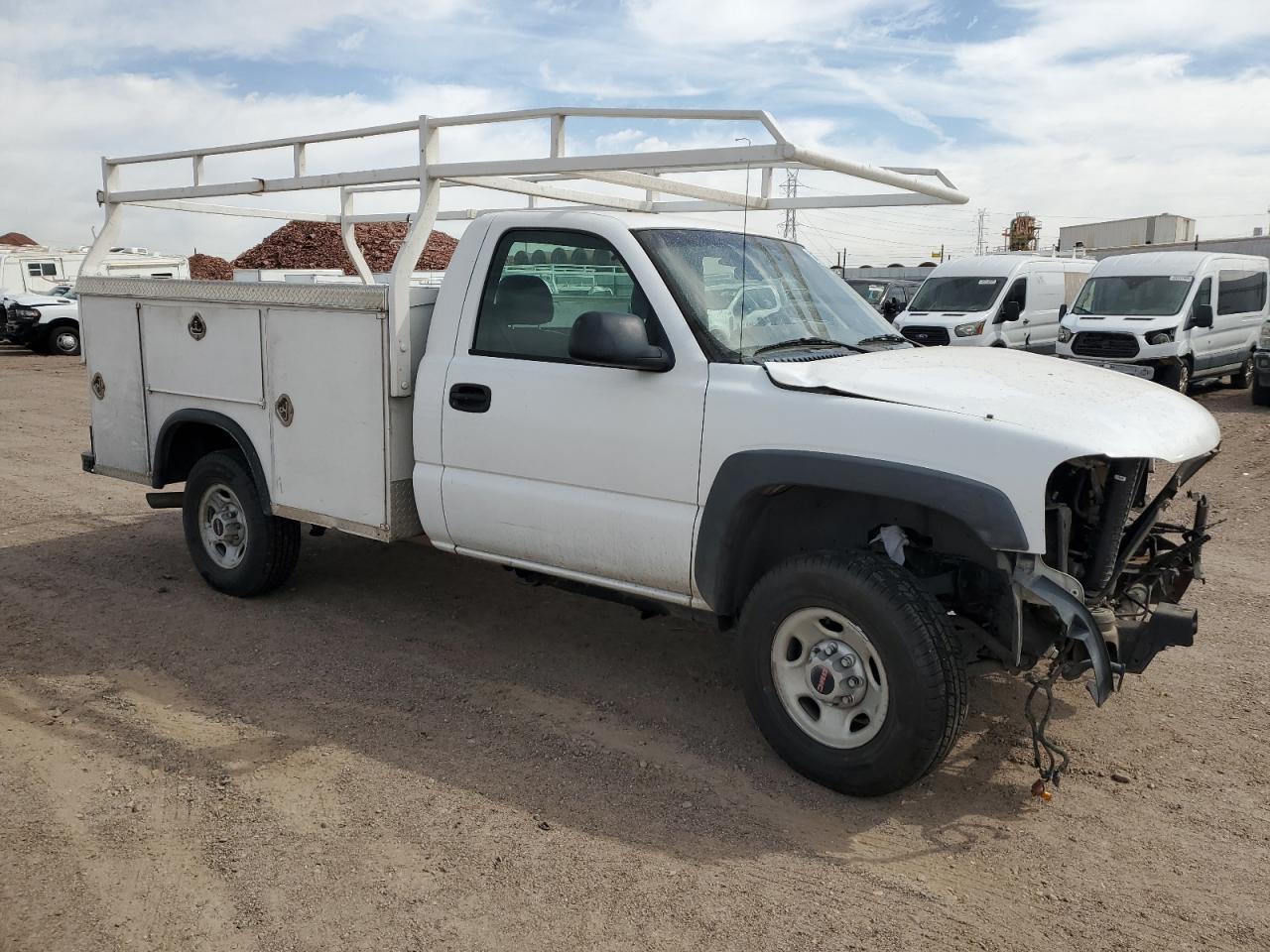 2005 GMC Sierra C2500 Heavy Duty - Image 4