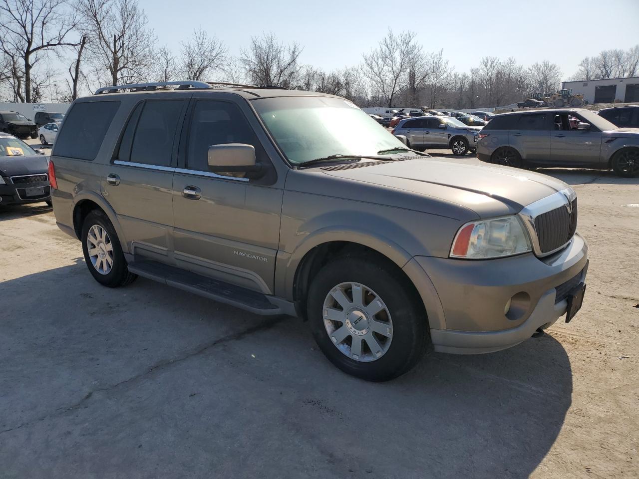 2003 Lincoln Navigator - Image 4