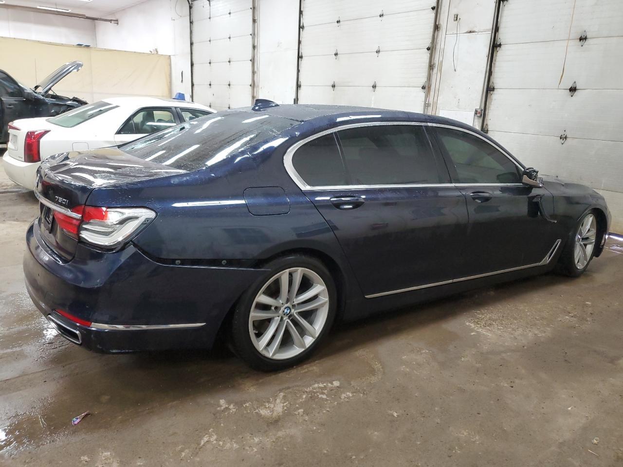 2018 BMW 750 Xi - Фото 3