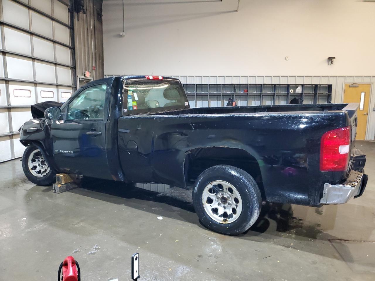 2011 Chevrolet Silverado C1500 - Image 2