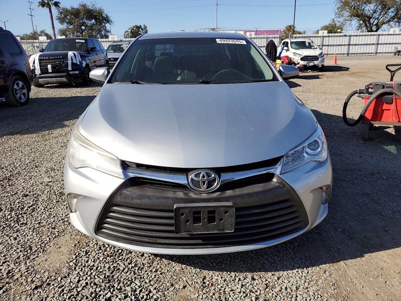 2015 Toyota Camry Le - Image 5