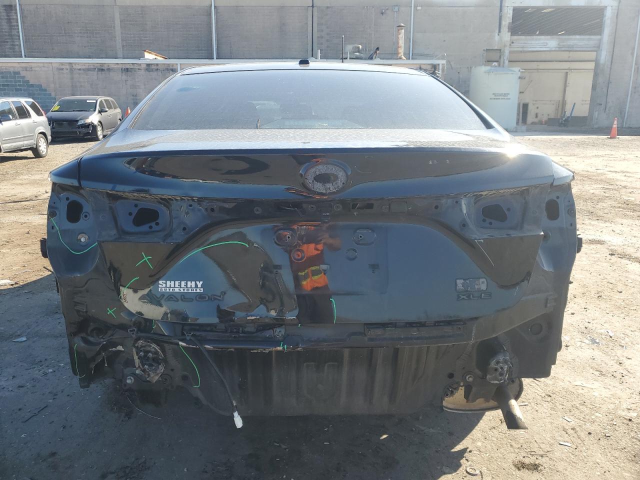 2015 Toyota Avalon Hybrid - Image 6