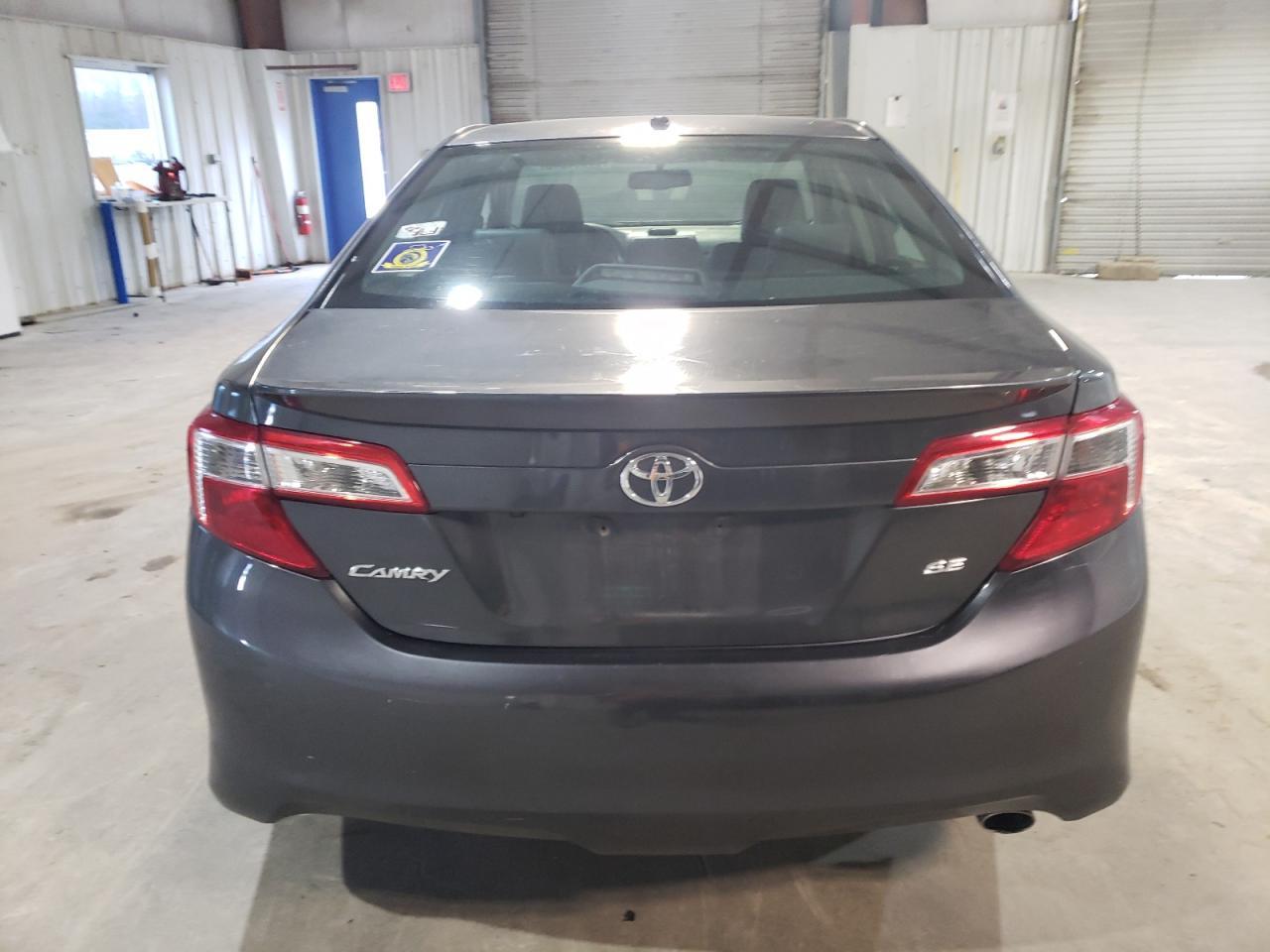 2014 Toyota Camry L - Фото 6