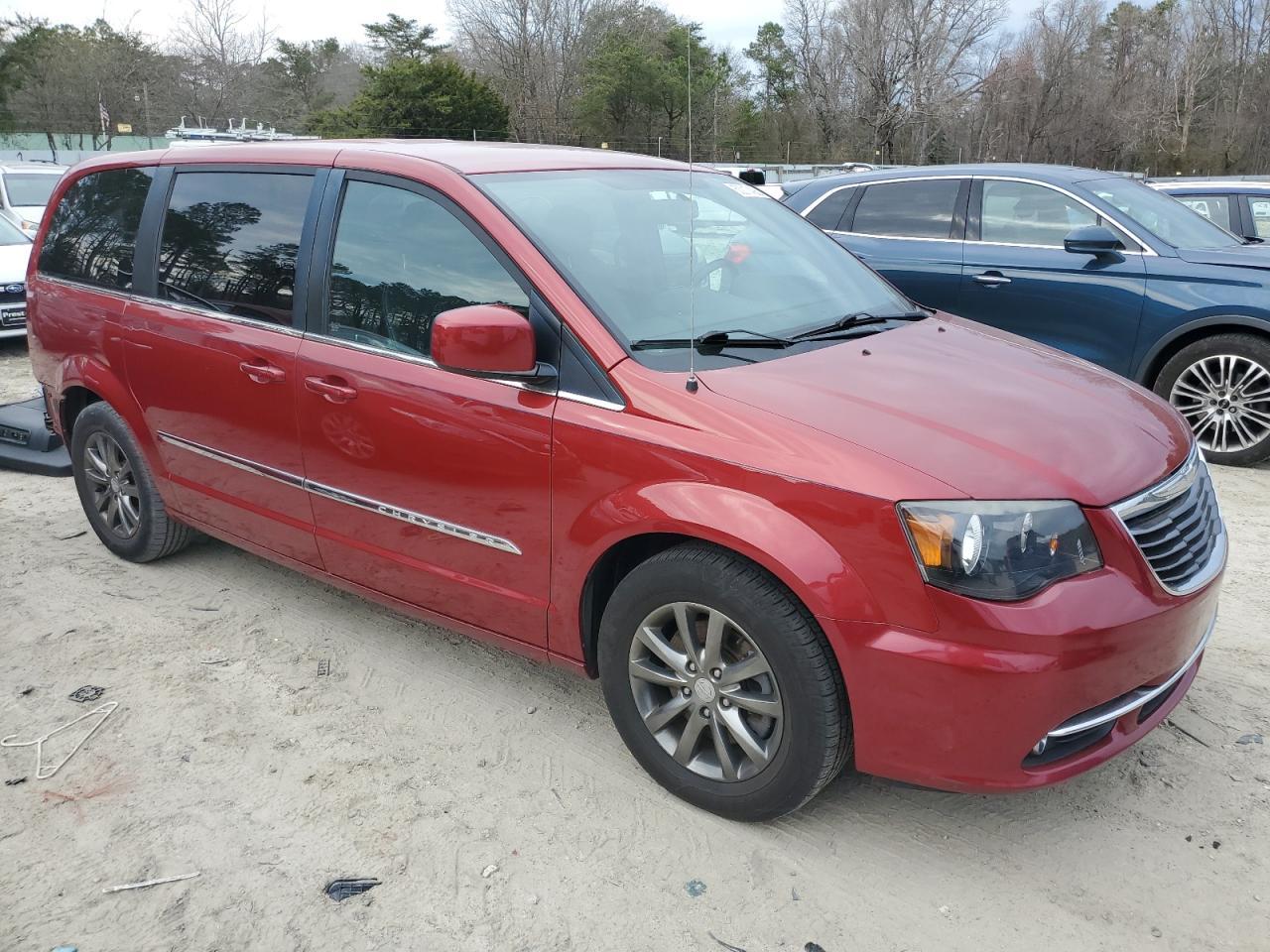 2015 Chrysler Town & Country S - Image 4
