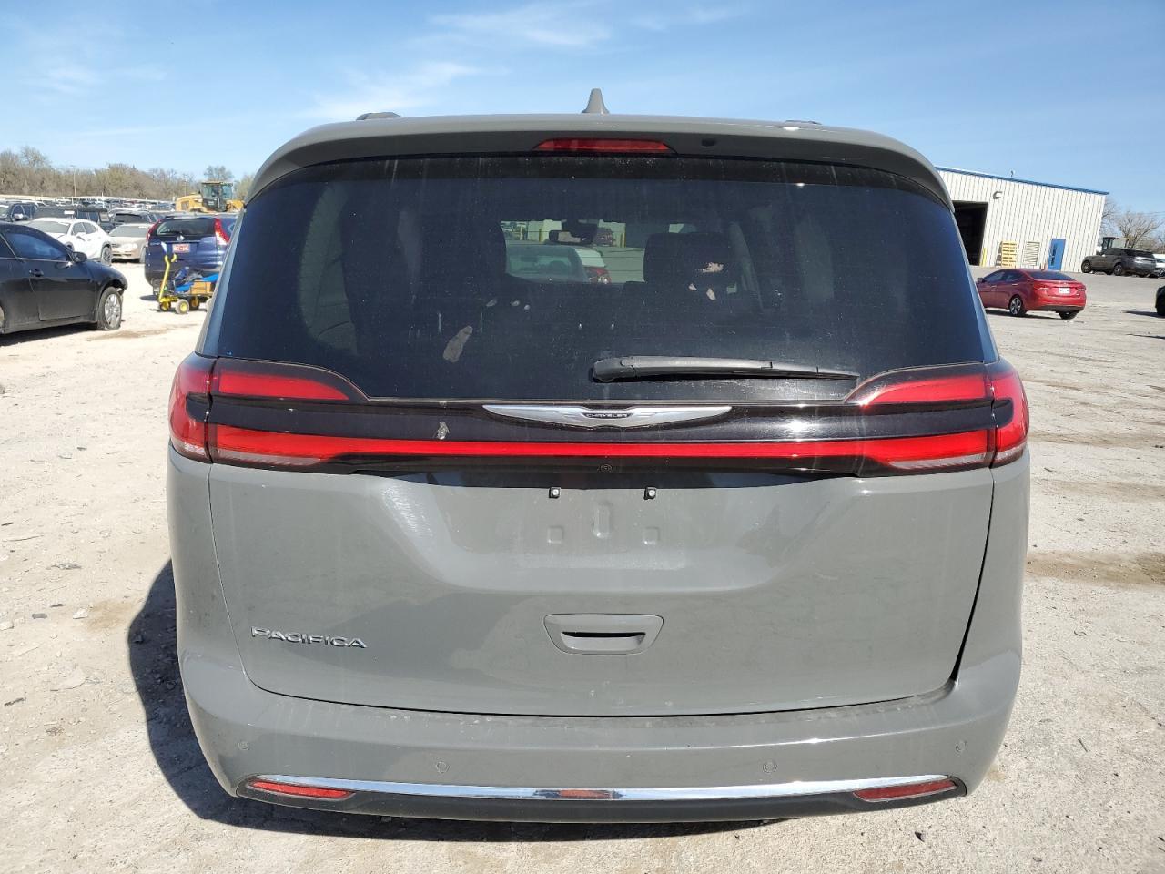 2022 Chrysler Pacifica Touring L - Image 6