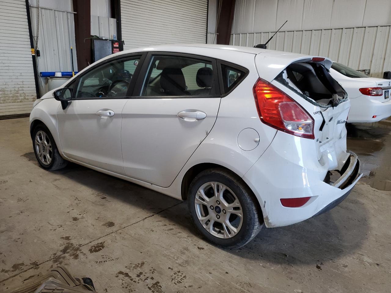 2015 Ford Fiesta Se - Image 2