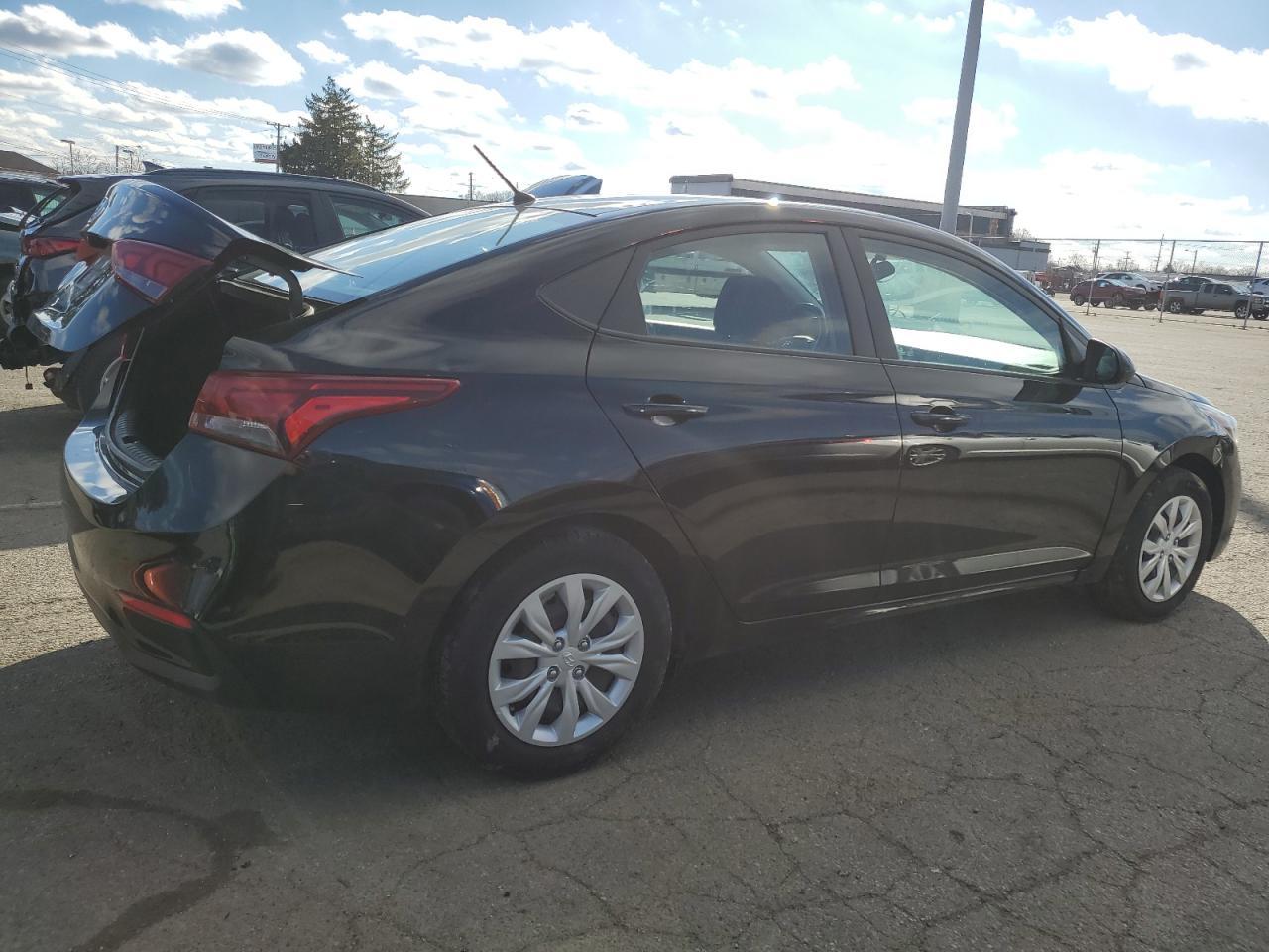 2021 Hyundai Accent Se - Фото 3