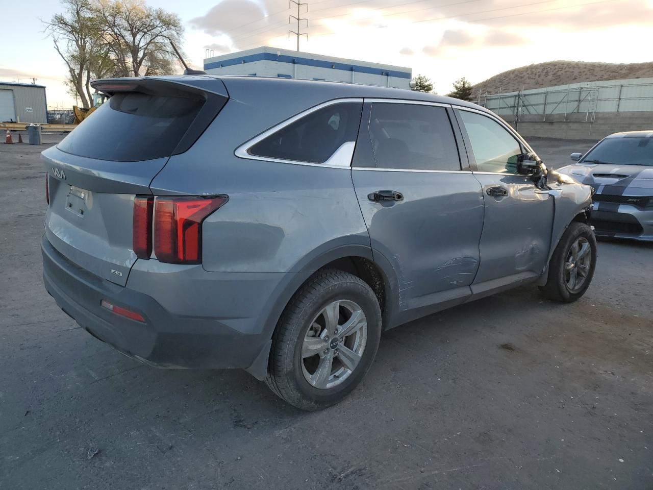 2023 Kia Sorento Lx - Image 3