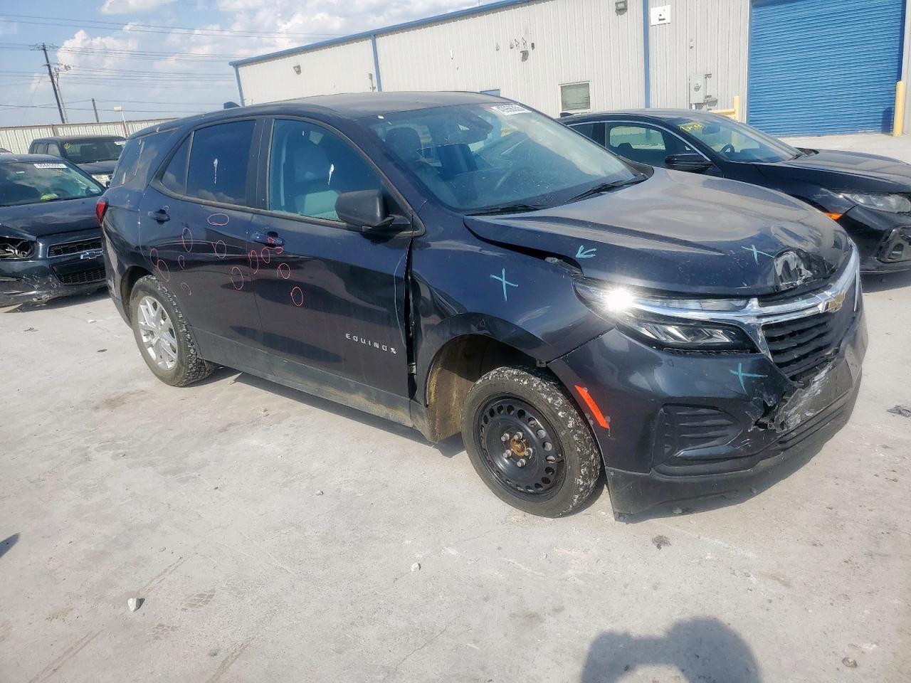 2022 Chevrolet Equinox Ls - Фото 4
