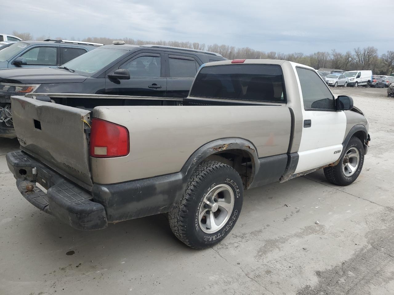 2003 Chevrolet S Truck S10 - Фото 3
