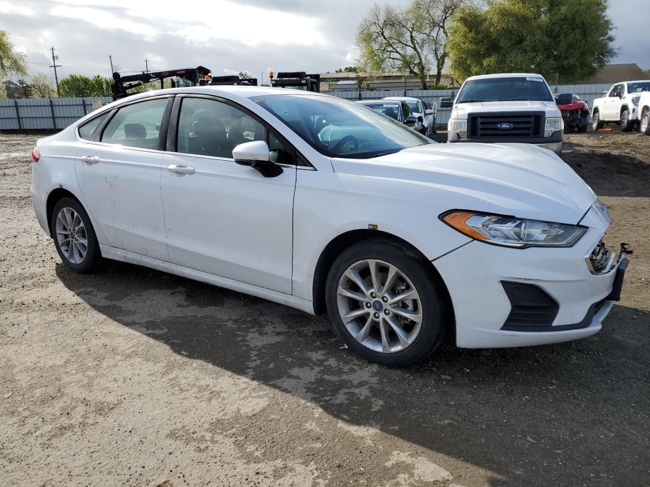 2020 Ford Fusion Se - Фото 4