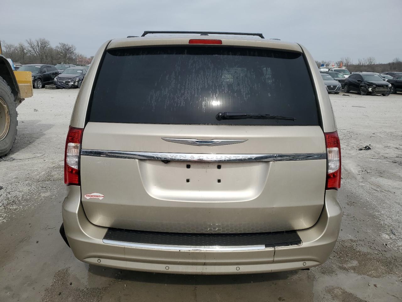 2013 Chrysler Town & Country Touring L - Фото 6