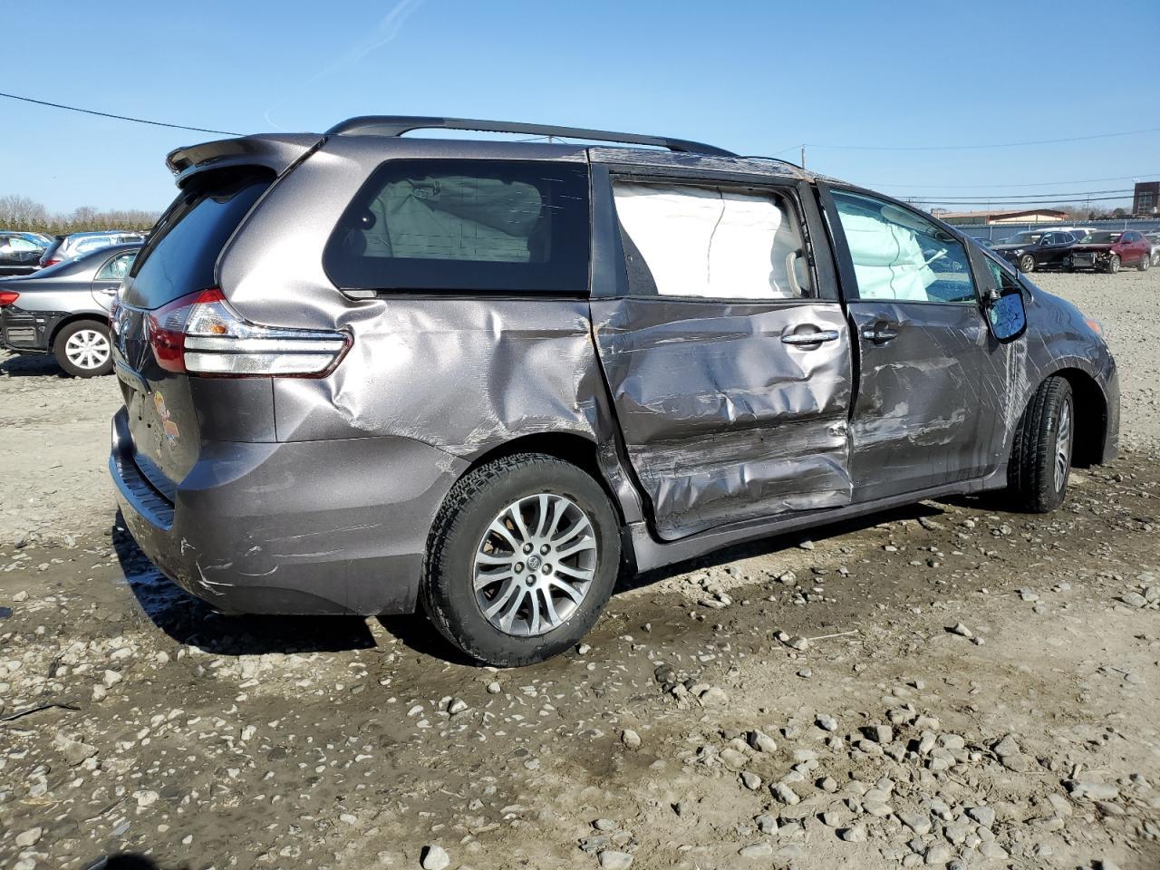 2019 Toyota Sienna Xle - Image 3