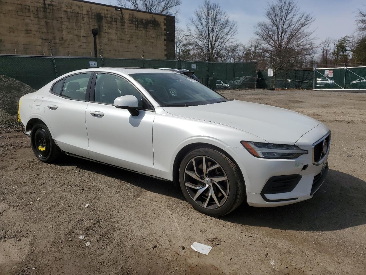 2020 Volvo S60 T6 Momentum - Фото 4