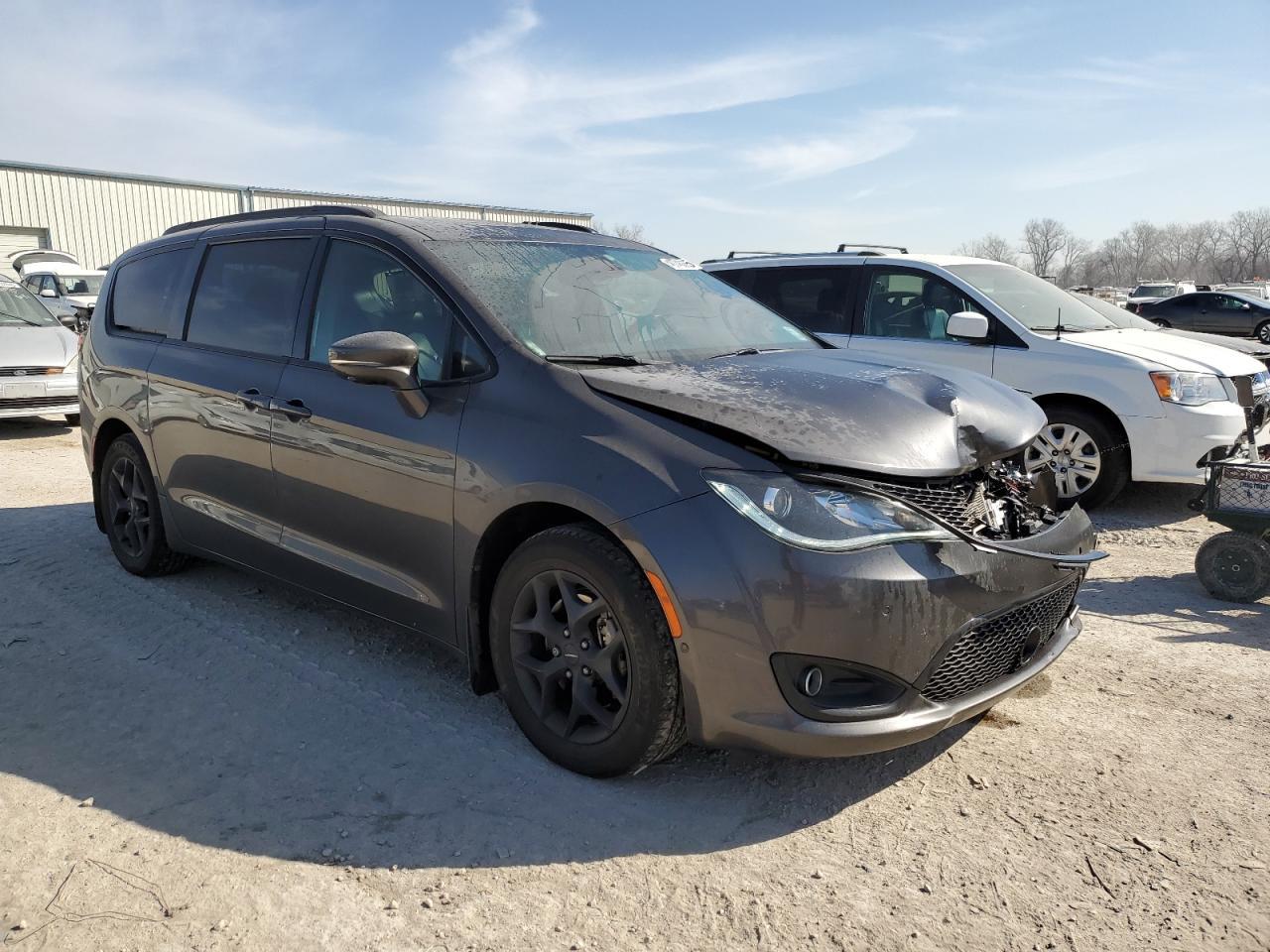 2020 Chrysler Pacifica Limited - Image 4