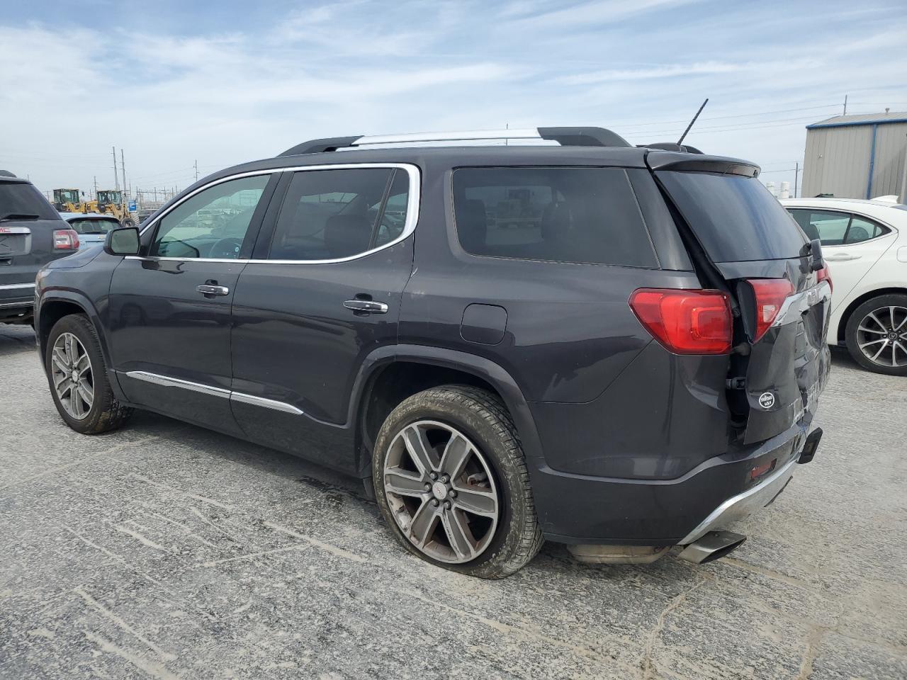2017 GMC Acadia Denali - Фото 2