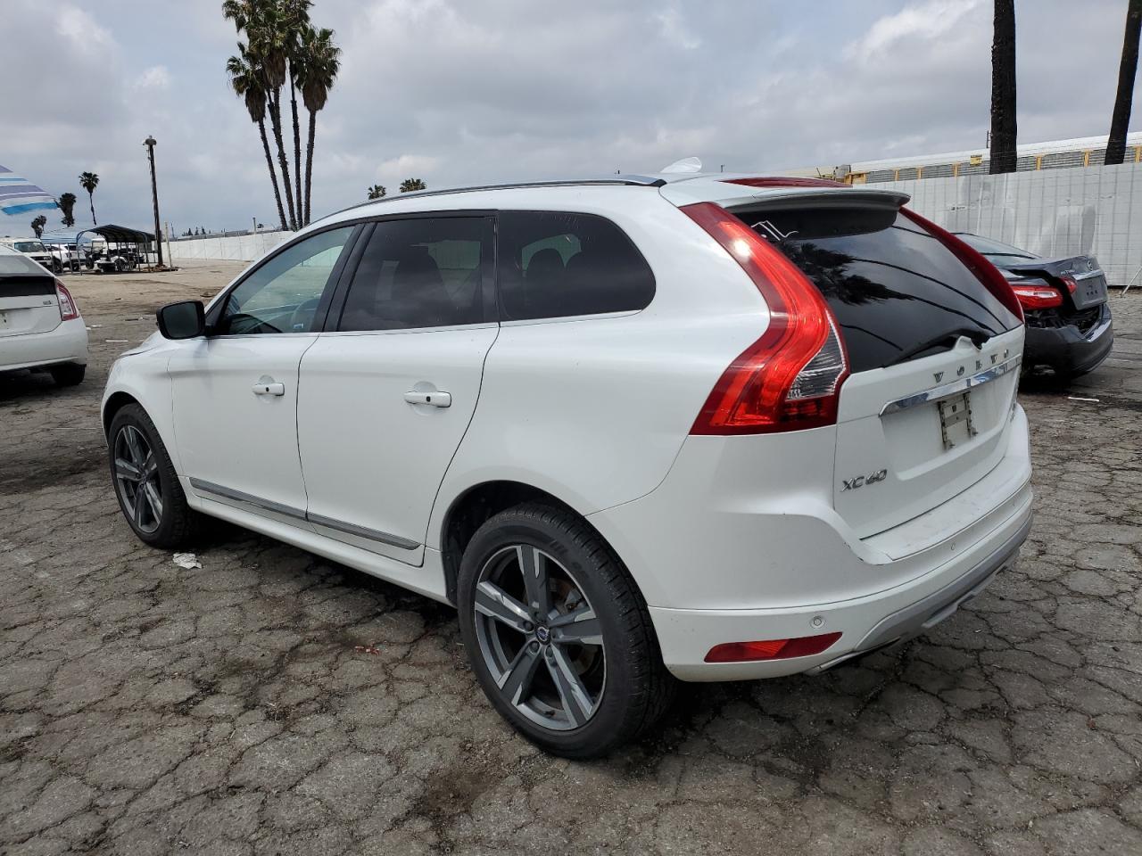 2017 Volvo Xc60 T6 Dynamic - Фото 2