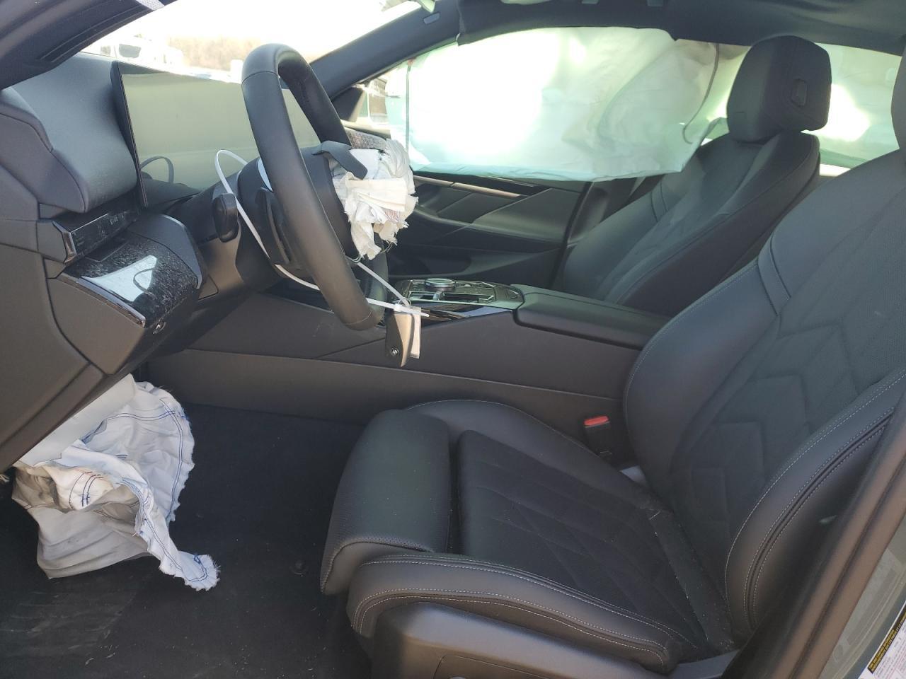 2024 BMW 530 Xi - Image 7