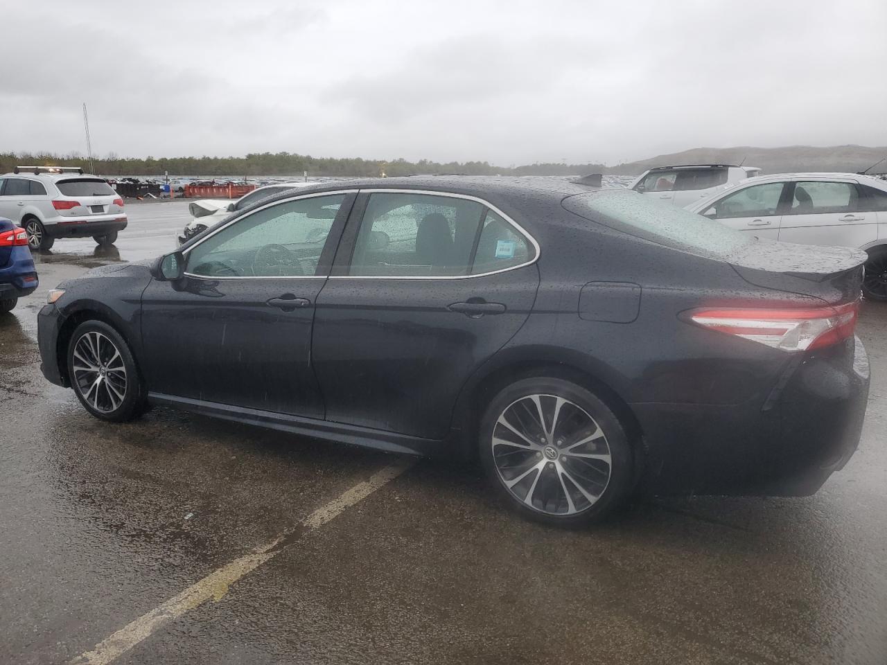 2020 Toyota Camry Se - Image 2