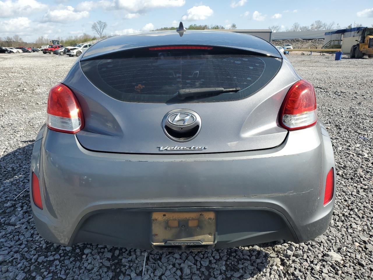 2017 Hyundai Veloster - Фото 6