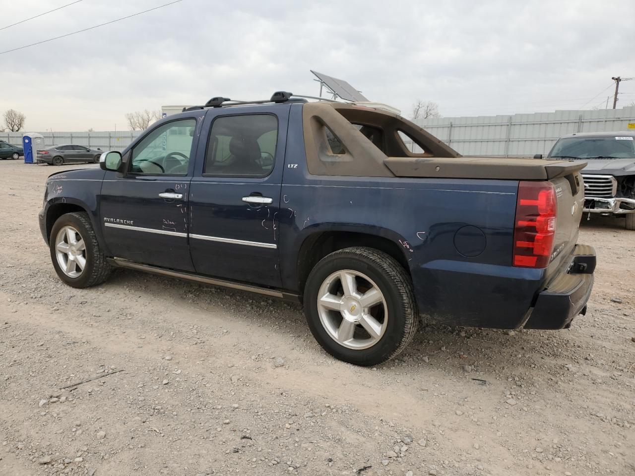 2010 Chevrolet Avalanche Ltz - Фото 2