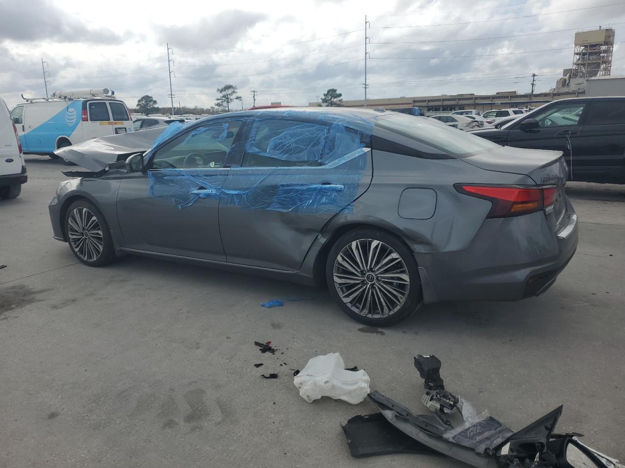 2023 Nissan Altima Sl - Image 2