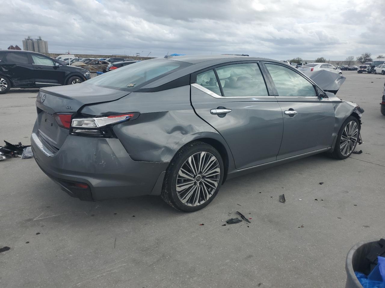 2023 Nissan Altima Sl - Image 3