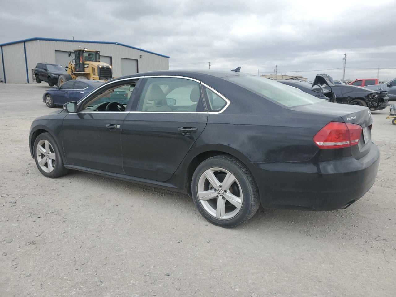 2015 Volkswagen Passat S - Фото 2