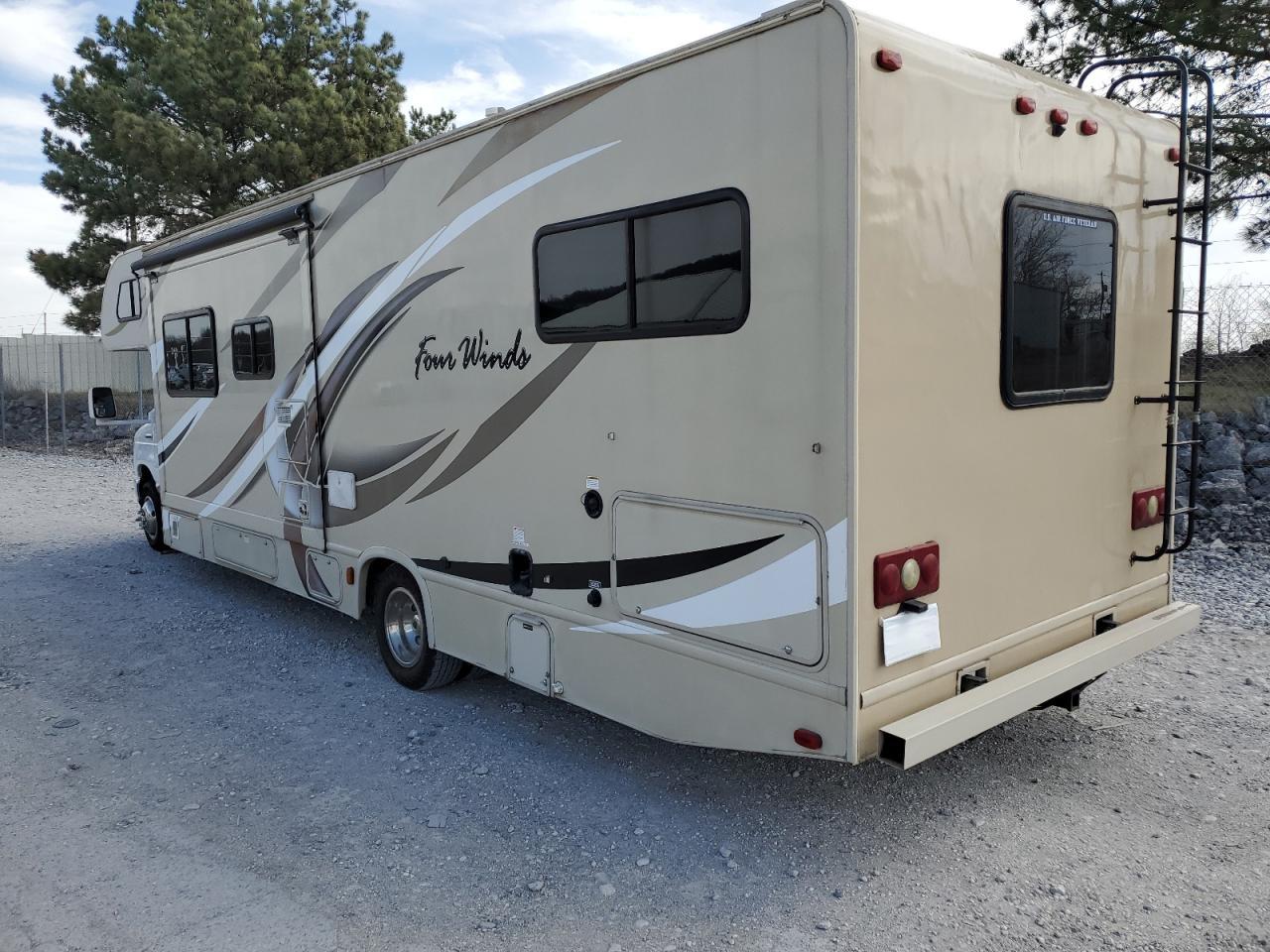 2016 Ford Econoline E450 Super Duty Cutaway Van - Фото 3