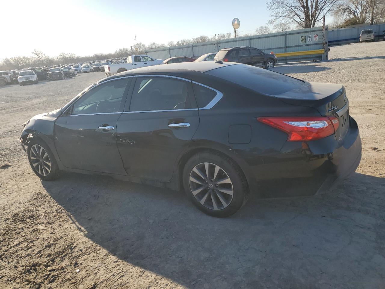 2017 Nissan Altima 2.5 - Фото 2