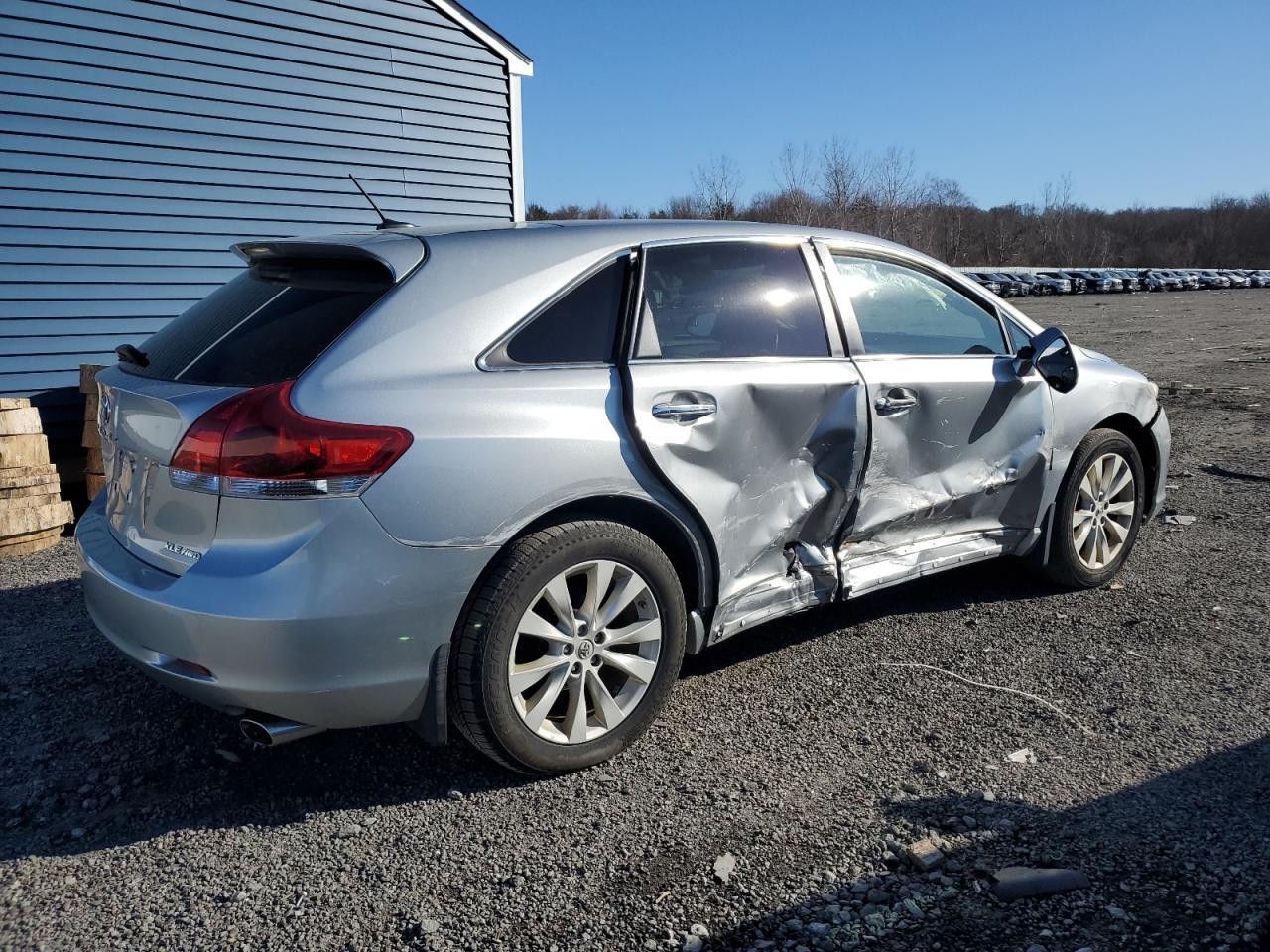 2015 Toyota Venza Le - Image 3