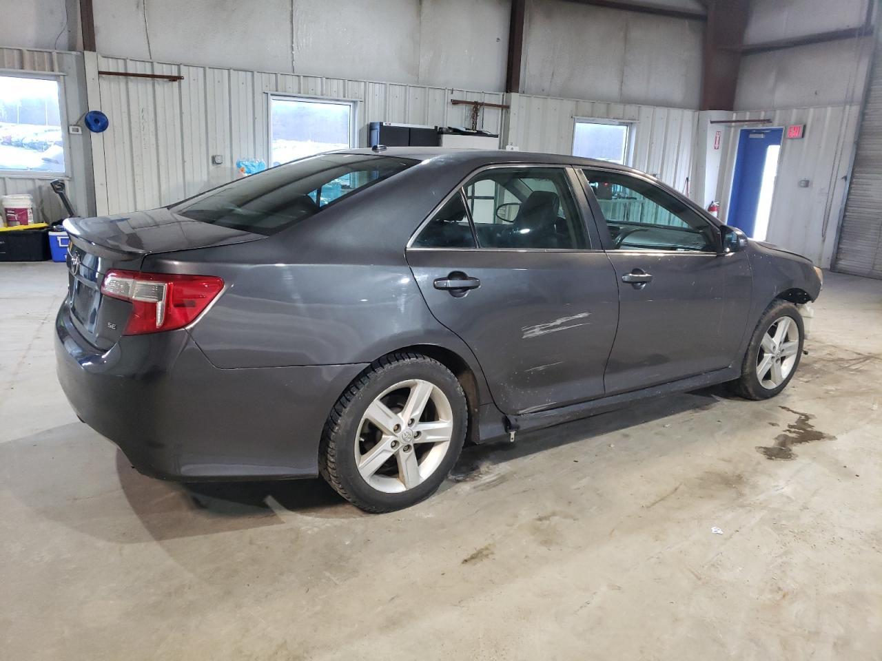 2014 Toyota Camry L - Фото 3