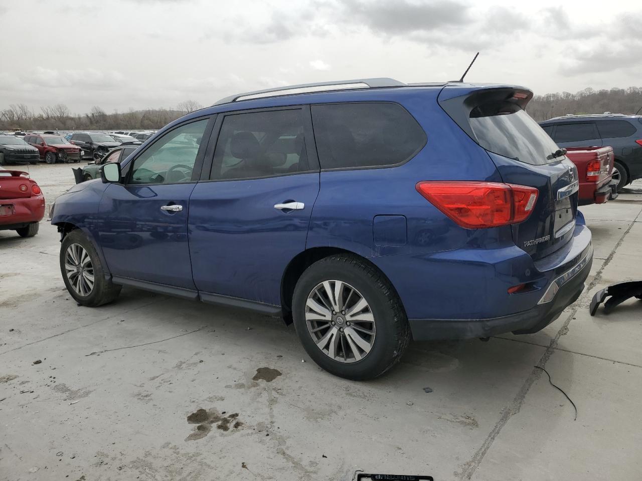 2018 Nissan Pathfinder S - Фото 2