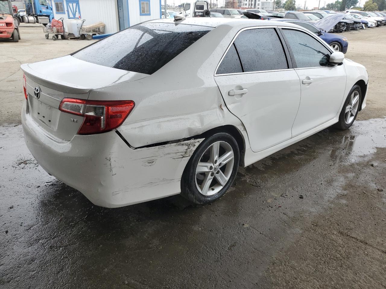 2014 Toyota Camry L - Фото 3
