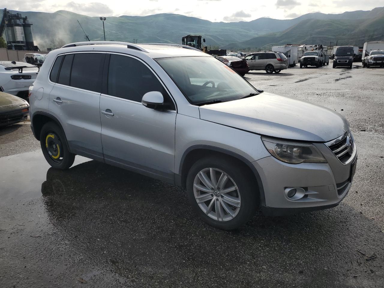 2011 Volkswagen Tiguan S - Фото 4