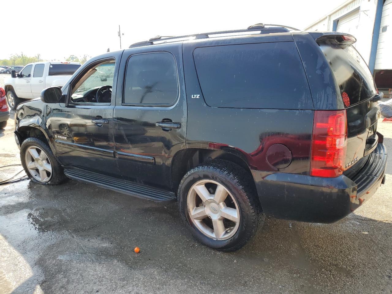 2007 Chevrolet Tahoe C1500 - Image 2