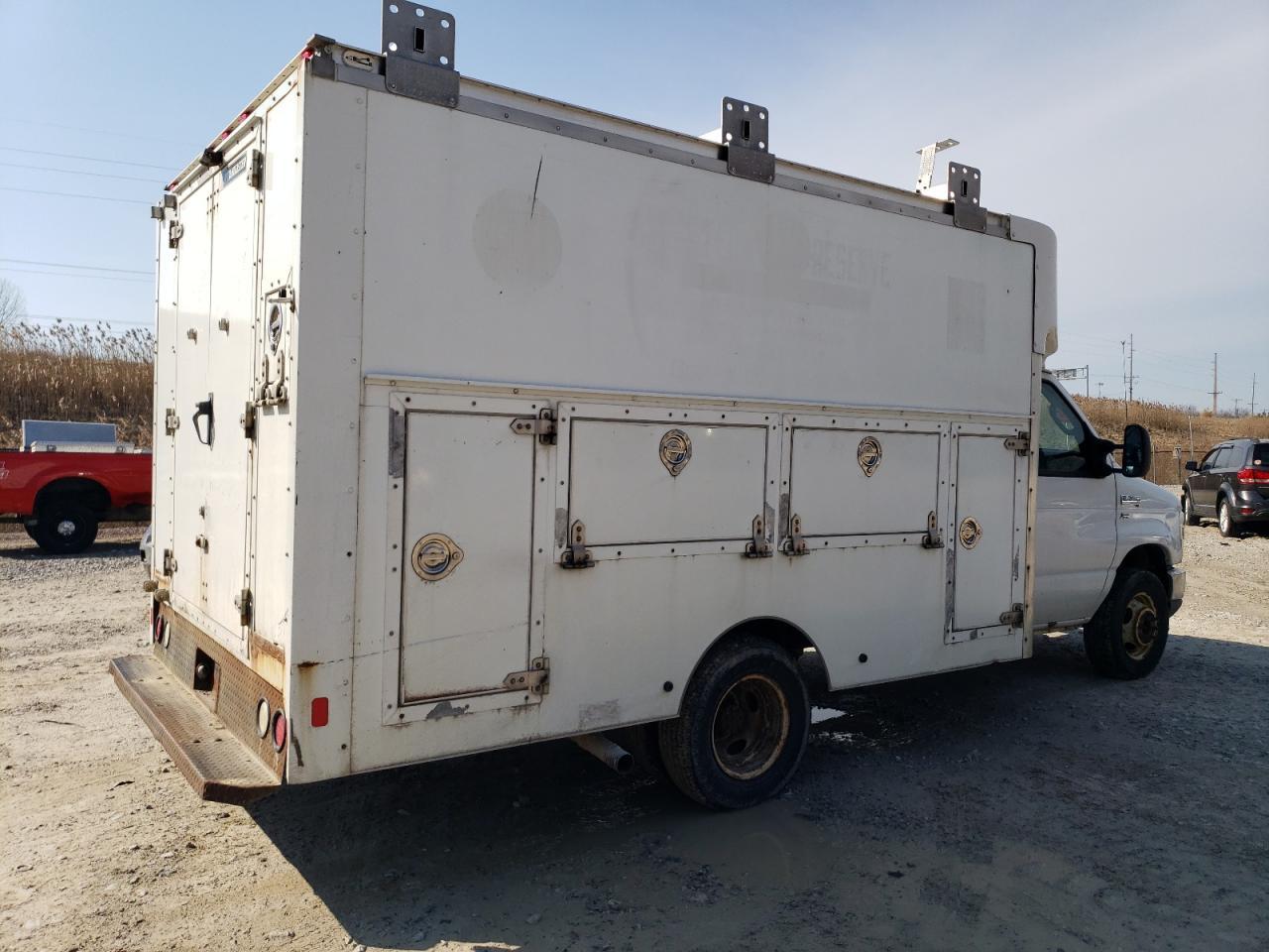 2014 Ford Econoline E350 Super Duty Cutaway Van - Фото 3