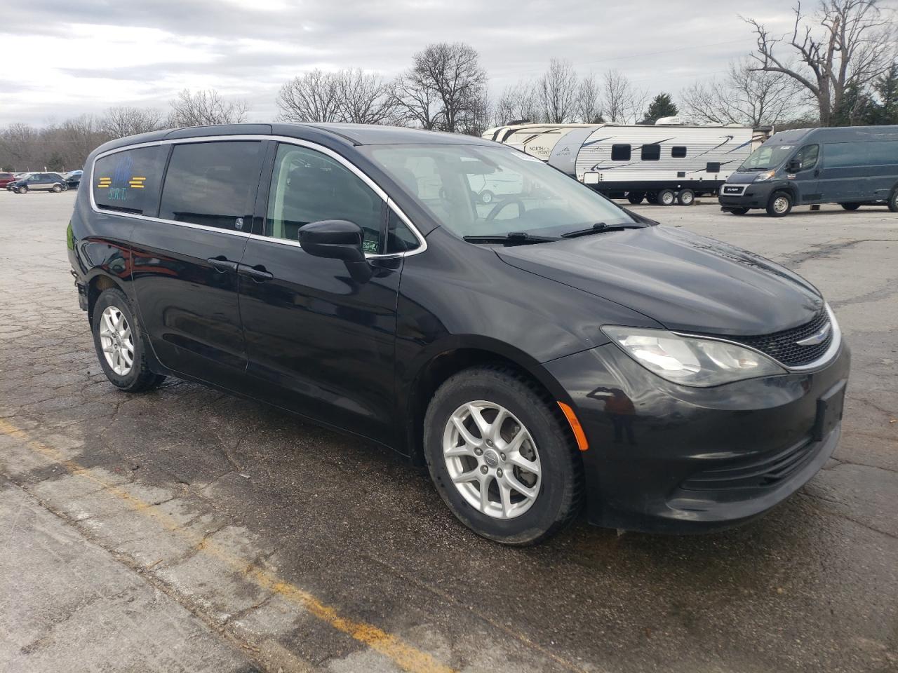 2018 Chrysler Pacifica Lx - Image 4