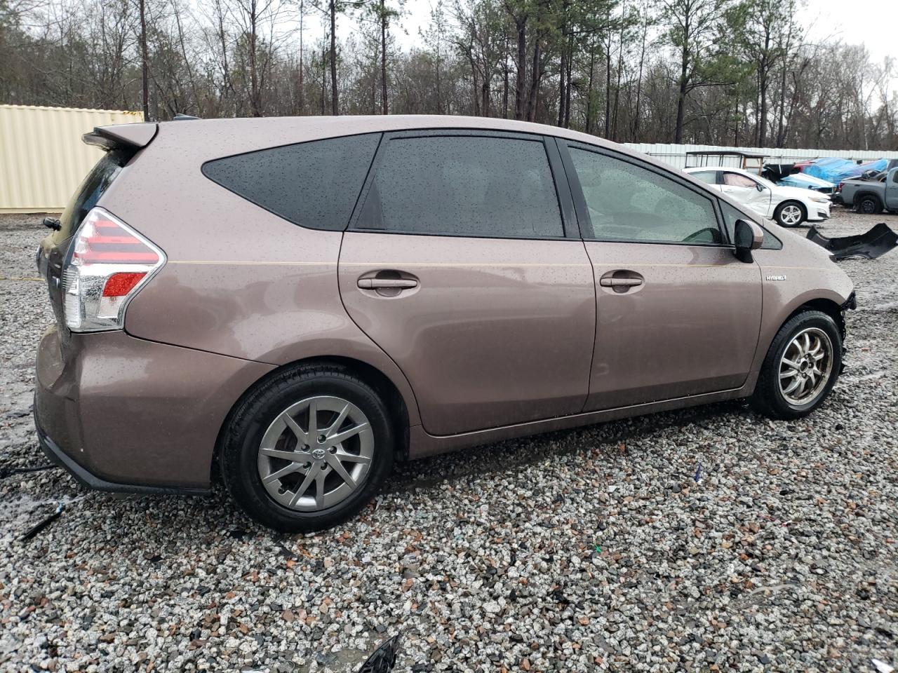 2017 Toyota Prius V - Image 3