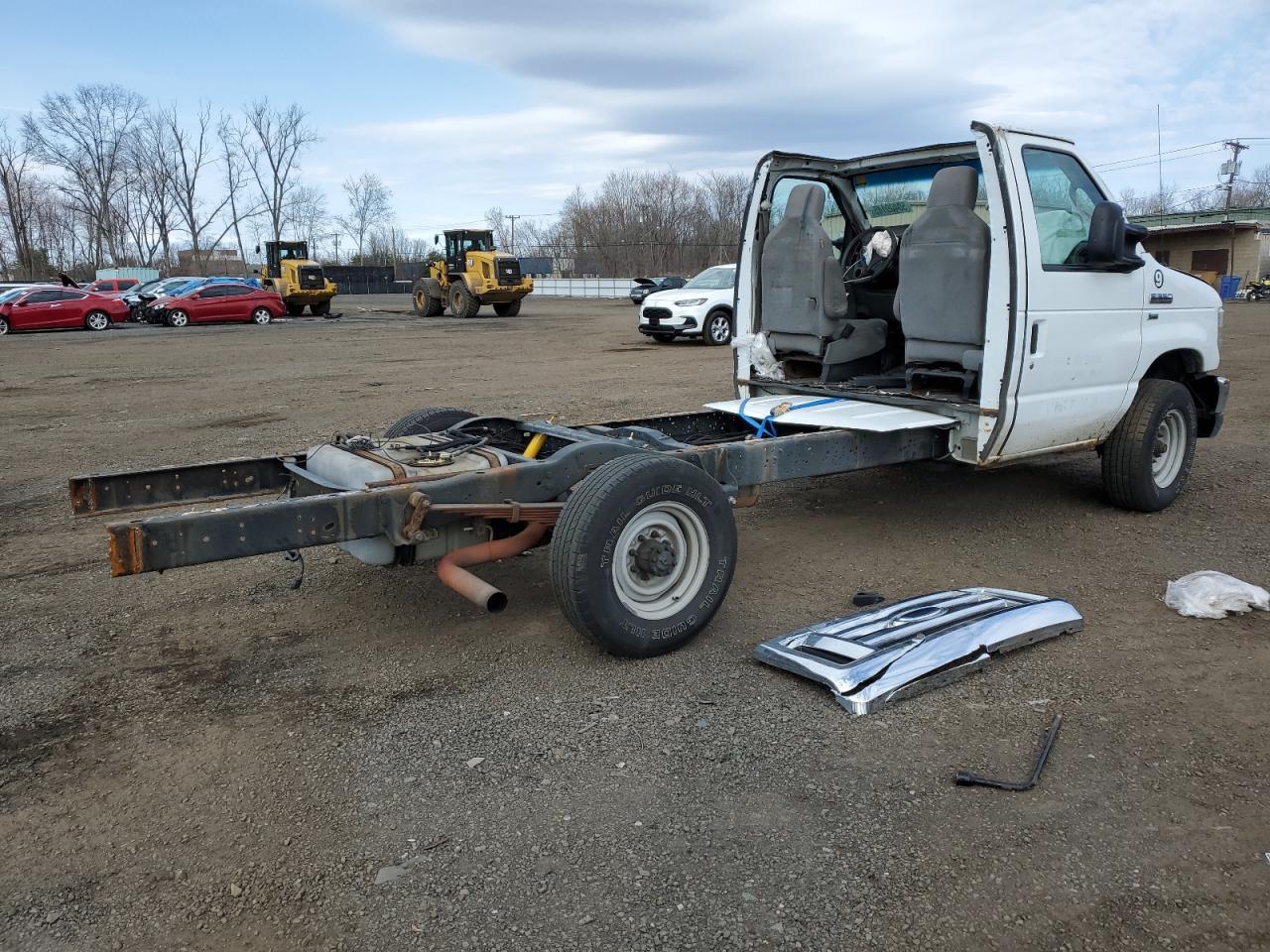 2009 Ford Econoline E350 Super Duty Cutaway Van - Фото 3