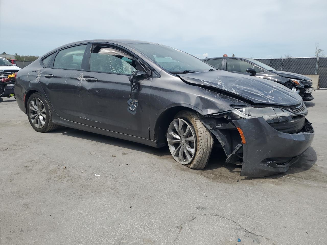 2016 Chrysler 200 S - Image 4