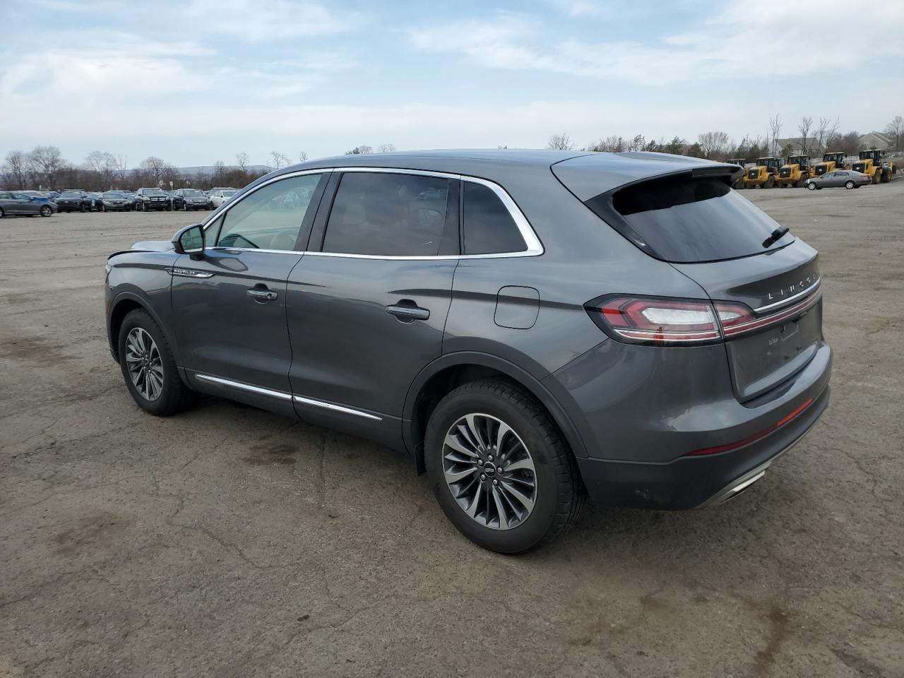 2023 Lincoln Nautilus - Image 2