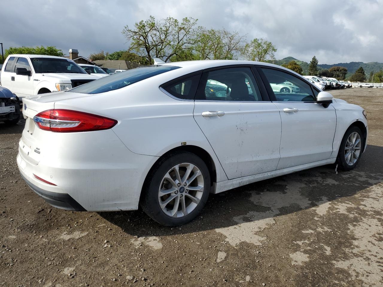 2020 Ford Fusion Se - Фото 3