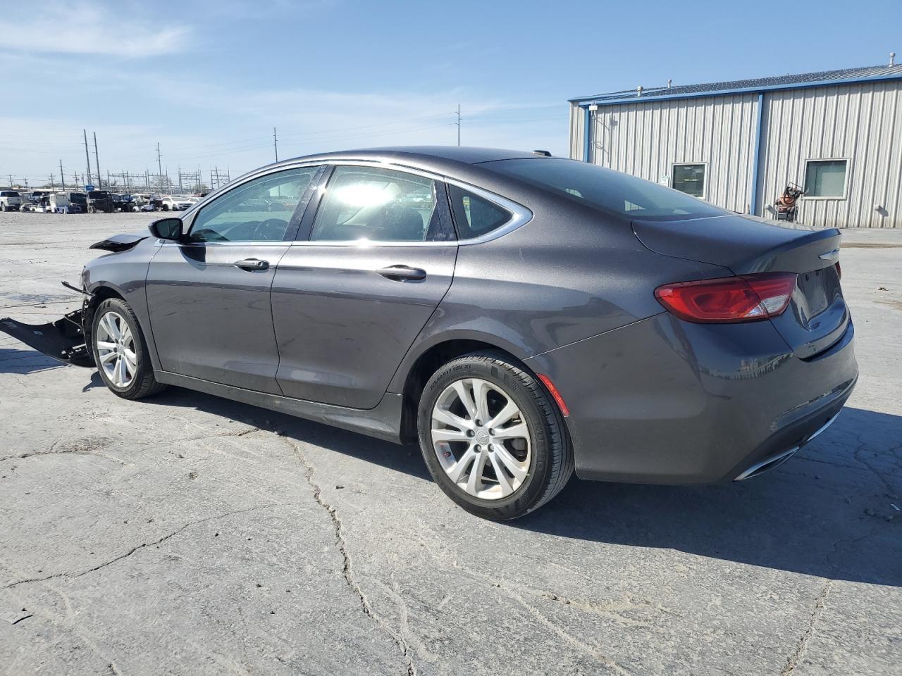 2015 Chrysler 200 Limited - Фото 2