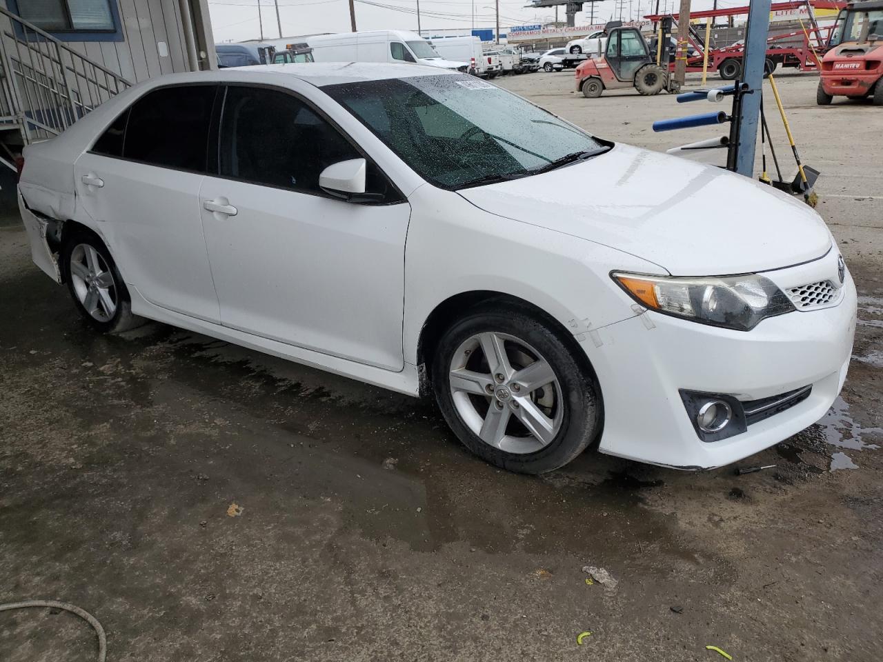 2014 Toyota Camry L - Фото 4