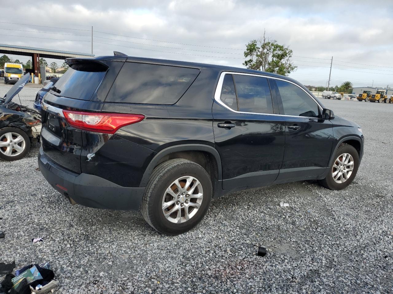2018 Chevrolet Traverse Ls - Фото 3