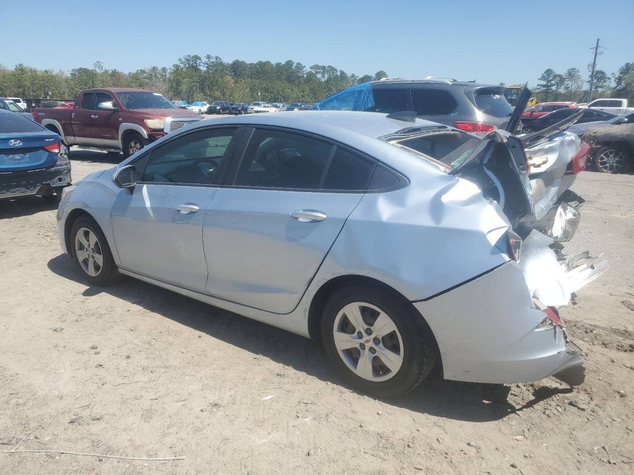 2017 Chevrolet Cruze Ls - Фото 2